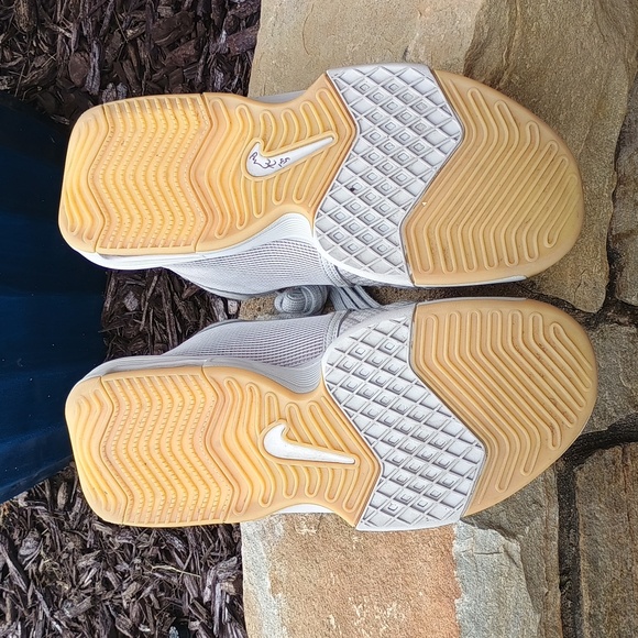 Nike Basketball Lebron Witness 8 Sneakers Excellent Condition Size 10 - Picture 5 of 8